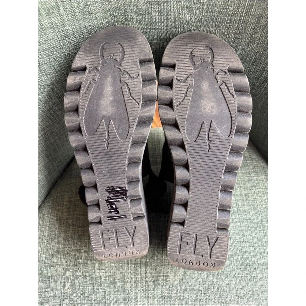 Fly London Women's Yere847fly Sandal Black chunky platform Slide Sandals 9/9.5